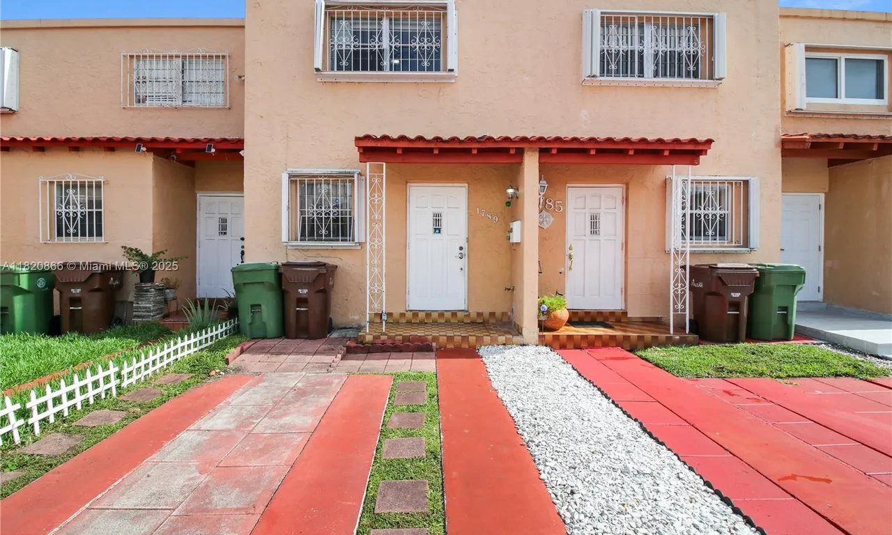 1789 W 57th St # 203, Hialeah FL 33012