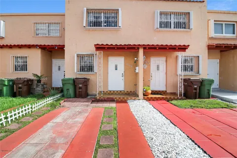 1789 W 57th St # 203, Hialeah FL 33012