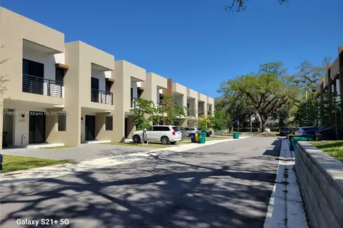 4117 N Oak Pl, Dania Beach FL 33314