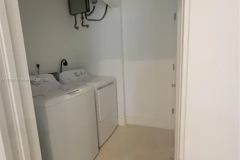 4117 N Oak Pl, Dania Beach FL 33314