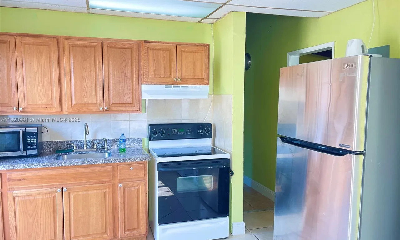 381 NW 16th St, Pompano Beach FL 33060
