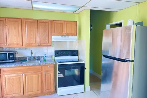 381 NW 16th St, Pompano Beach FL 33060