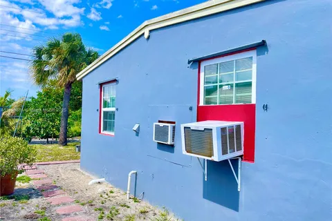 381 NW 16th St, Pompano Beach FL 33060