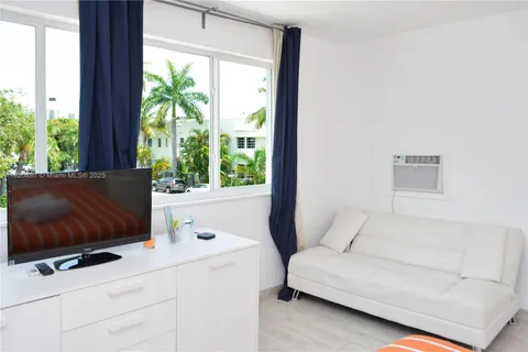 1600 Pennsylvania Ave # 10, Miami Beach FL 33139