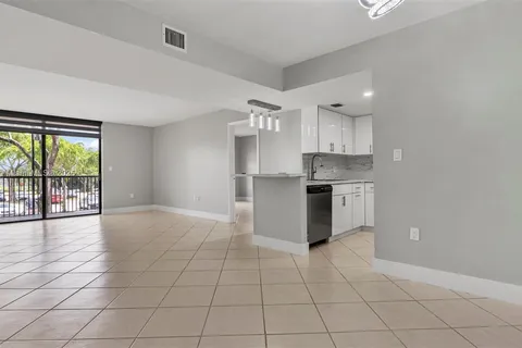 5550 NW 44th St # 205B, Lauderhill FL 33319