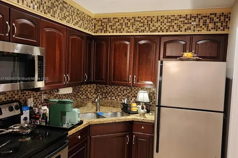 9 NE 19th Ct # 208C, Wilton Manors FL 33305