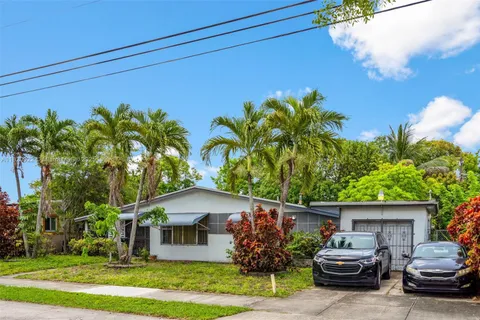 1110 NW 183rd St, Miami Gardens FL 33169