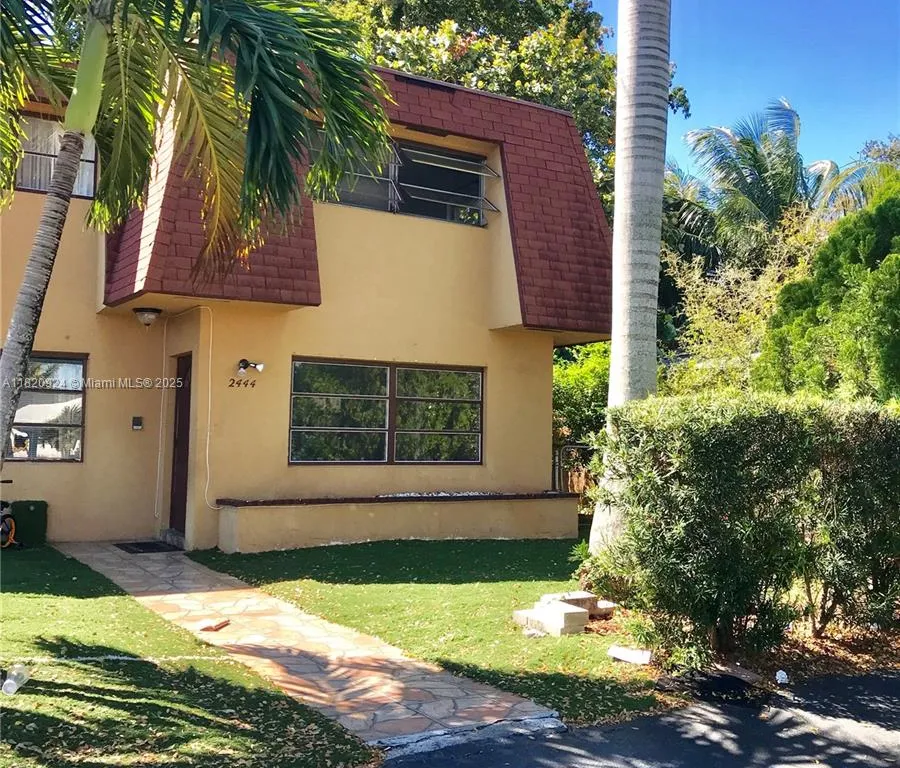 2444 SW 58 Mnr, Dania Beach FL 33312