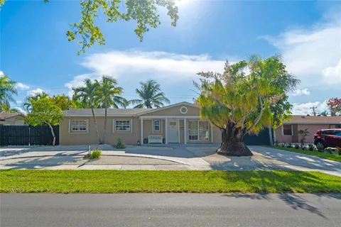19770 SW 101st Ave, Cutler Bay FL 33157