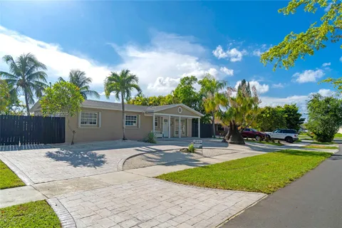19770 SW 101st Ave, Cutler Bay FL 33157