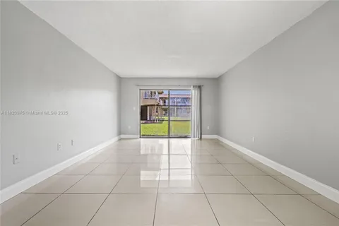 301 NW 177th St # 104, Miami Gardens FL 33169