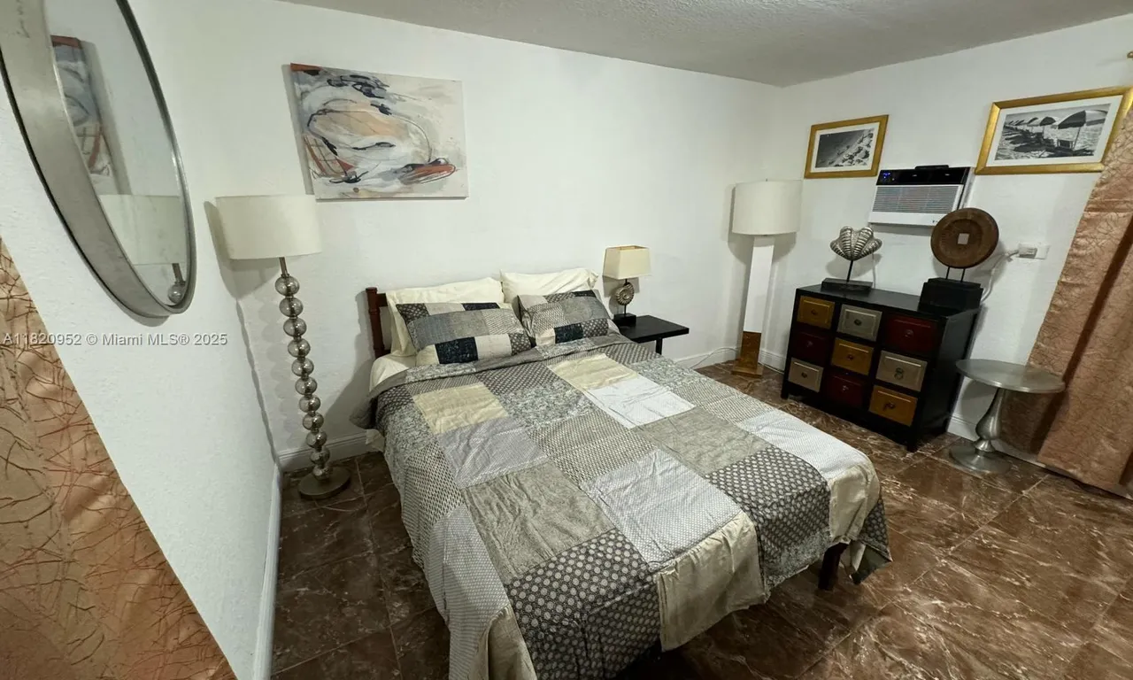1086 NW 110th St # 3, Miami FL 33168