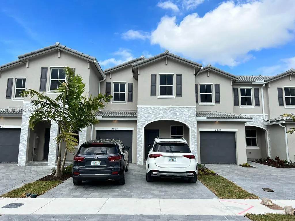 2633 SE 10th St, Homestead FL 33035