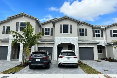 2633 SE 10th St, Homestead FL 33035