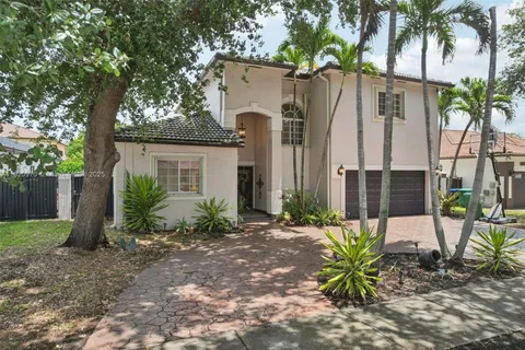 8981 NW 166th Ter, Miami Lakes FL 33018