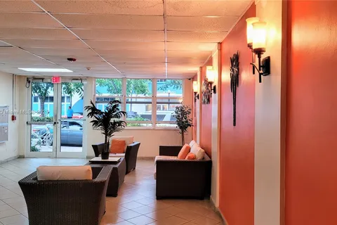 524 Washington Ave # 213, Miami Beach FL 33139