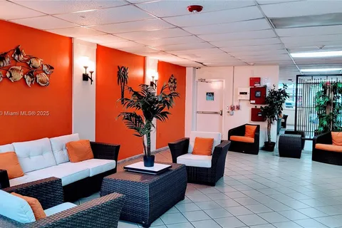 524 Washington Ave # 213, Miami Beach FL 33139