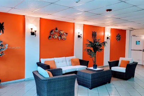 524 Washington Ave # 213, Miami Beach FL 33139