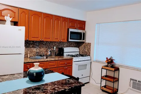 524 Washington Ave # 213, Miami Beach FL 33139
