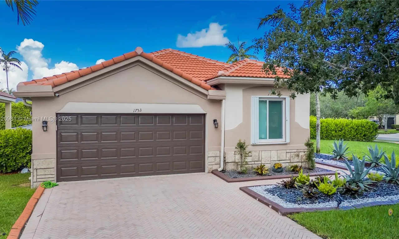 1753 Aspen Ln, Weston FL 33327