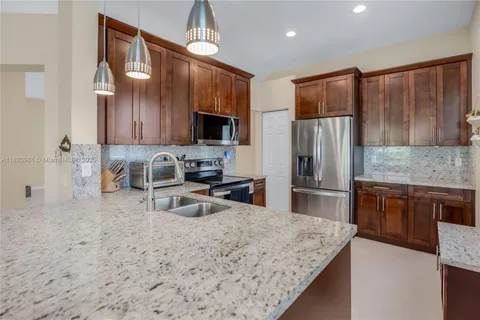 1753 Aspen Ln, Weston FL 33327