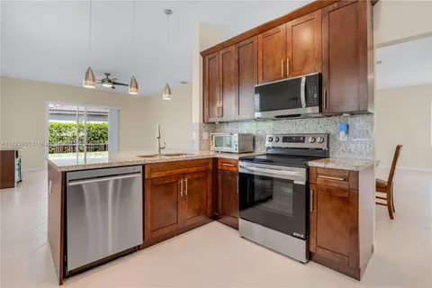 1753 Aspen Ln, Weston FL 33327