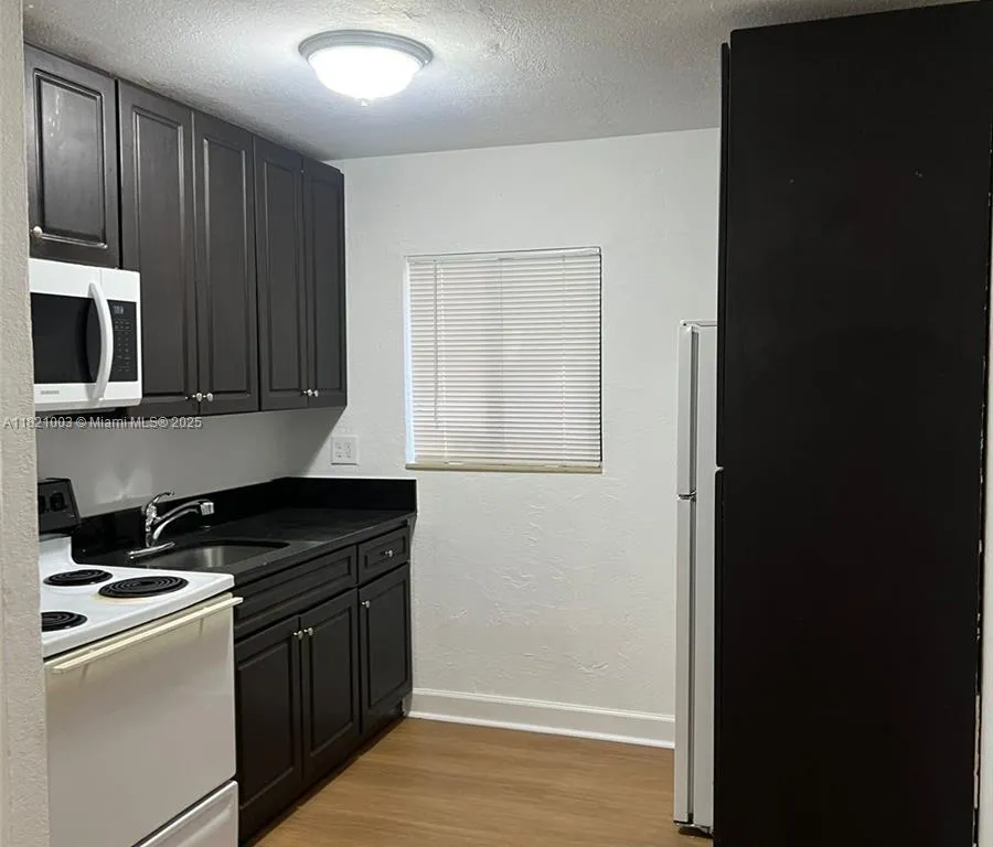 180 NE 71st St # 2, Miami FL 33138