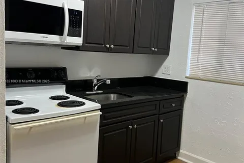 180 NE 71st St # 2, Miami FL 33138