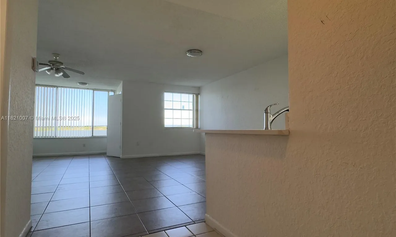2831 N Oakland Forest Dr # 104, Oakland Park FL 33309
