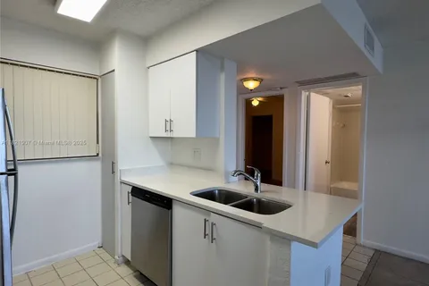 2831 N Oakland Forest Dr # 104, Oakland Park FL 33309