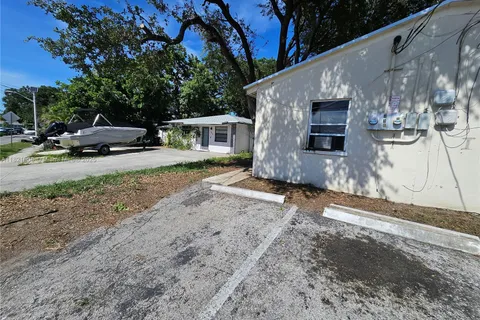 118 NW 8th Ave REAR, Dania Beach FL 33004