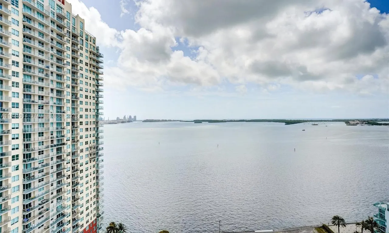 1200 Brickell Bay Dr # 2501, Miami FL 33131