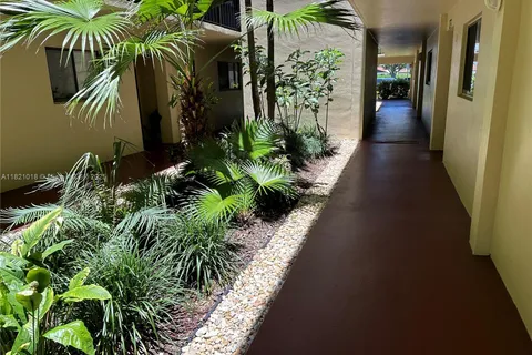 5160 Las Verdes Cir # 103, Delray Beach FL 33484