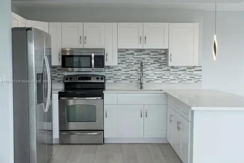 4174 Inverrary Dr # 802, Lauderhill FL 33319