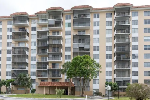 4174 Inverrary Dr # 802, Lauderhill FL 33319