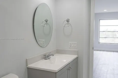 4174 Inverrary Dr # 802, Lauderhill FL 33319