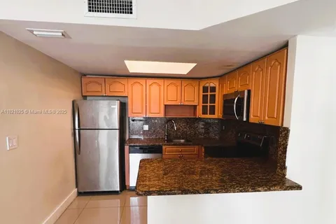8290 Lake Dr # 319, Doral FL 33166