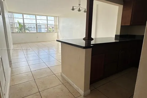 2175 NE 170th St # 305, North Miami Beach FL 33162