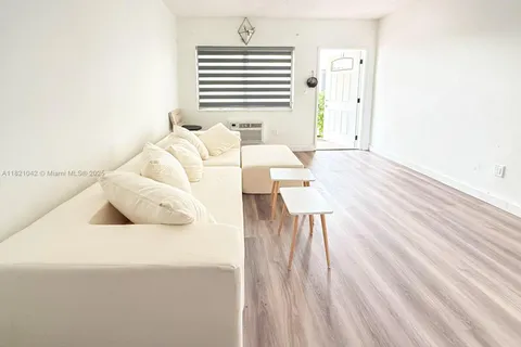 7720 Harding Ave # 3, Miami Beach FL 33141