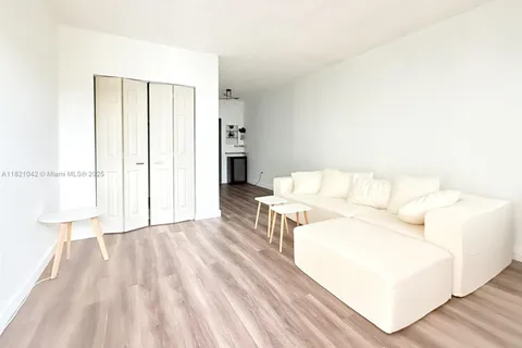 7720 Harding Ave # 3, Miami Beach FL 33141