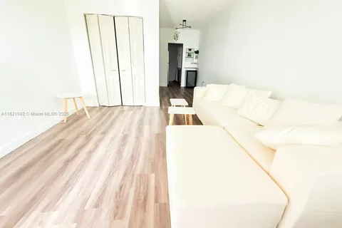 7720 Harding Ave # 3, Miami Beach FL 33141