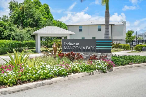 5720 Mentmore Dr, Mangonia Park FL 33407