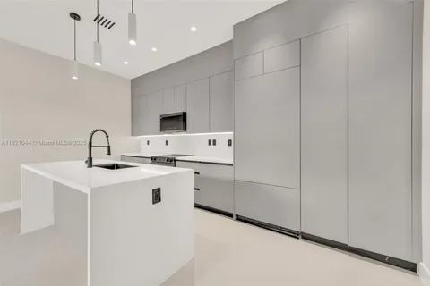 3318 Day Ave # 6, Miami FL 33133