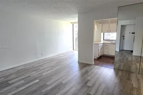 17011 N Bay Rd # 909, Sunny Isles Beach FL 33160