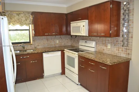 491 Racquet Club Rd # 302, Weston FL 33326