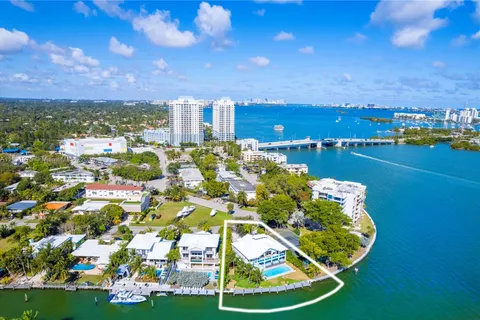 1080 NE Little River Dr, Miami FL 33138
