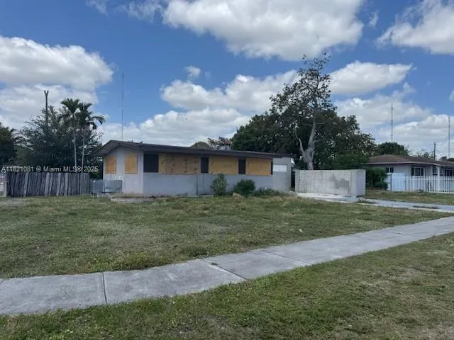 19800 NW Miami Ct, Miami Gardens FL 33169