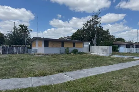 19800 NW Miami Ct, Miami Gardens FL 33169