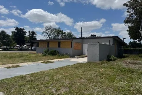 19800 NW Miami Ct, Miami Gardens FL 33169