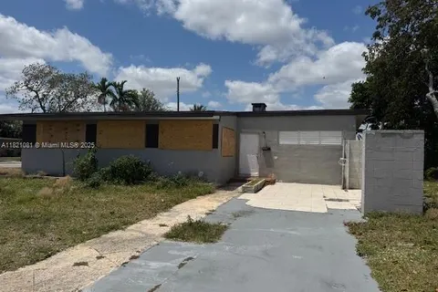 19800 NW Miami Ct, Miami Gardens FL 33169